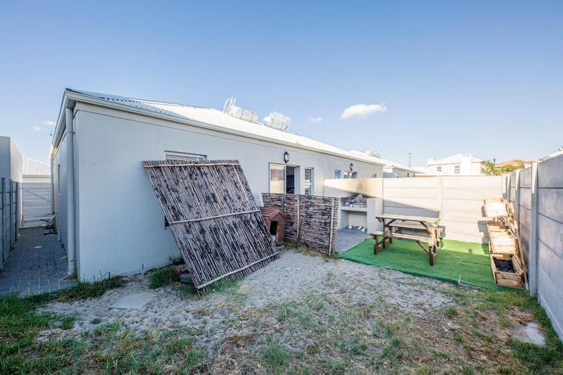 To Let 2 Bedroom Property for Rent in Parklands North Western Cape